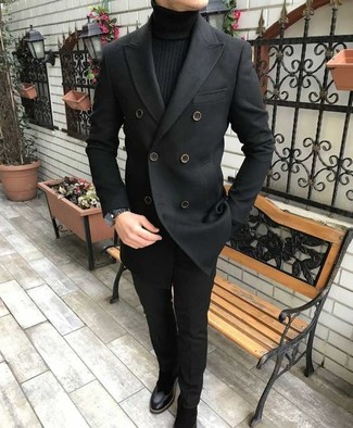 Come indossare e abbinare pantaloni eleganti neri in autunno 2024: Opta per una giacca da marinaio nera e pantaloni eleganti neri come un vero gentiluomo. Se non vuoi essere troppo formale, opta per un paio di stivali chelsea in pelle scamosciata neri. Ecco un look fantastico per l’autunno.