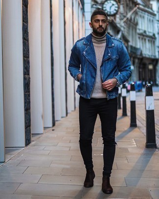 Come indossare e abbinare stivali marroni con jeans aderenti neri: Indossa una giacca da moto blu con jeans aderenti neri per un'atmosfera casual-cool. Ti senti creativo? Completa il tuo outfit con un paio di stivali marroni.