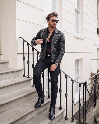 Quale giacca da moto indossare con stivali chelsea neri quando fa freddo: Potresti abbinare una giacca da moto con jeans aderenti neri per un'atmosfera casual-cool. Perché non aggiungere un paio di stivali chelsea neri per un tocco di stile in più?