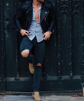 Quale jeans aderenti indossare con una giacca da moto nera in autunno 2024: Scegli una giacca da moto nera e jeans aderenti per un look comfy-casual. Scegli un paio di stivali chelsea in pelle scamosciata beige per mettere in mostra il tuo gusto per le scarpe di alta moda. Un outfit fantastico per essere più cool e assolutamente alla moda anche in questi mesi autunnali.