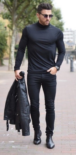 Come indossare e abbinare un dolcevita nero con jeans aderenti neri: Coniuga un dolcevita nero con jeans aderenti neri per affrontare con facilità la tua giornata. Stivali chelsea in pelle neri daranno lucentezza a un look discreto.