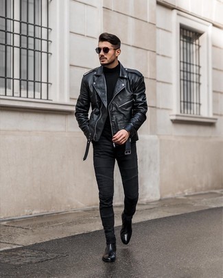 Quale jeans aderenti indossare con una giacca da moto nera: Per un outfit della massima comodità, indossa una giacca da moto nera con jeans aderenti. Perché non aggiungere un paio di stivali chelsea in pelle neri per un tocco di stile in più?