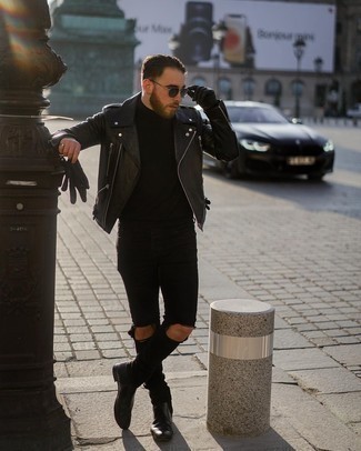 Quale jeans indossare con stivali chelsea neri in modo casual: Coniuga una giacca da moto in pelle nera con jeans per un'atmosfera casual-cool. Sfodera il gusto per le calzature di lusso e calza un paio di stivali chelsea neri.