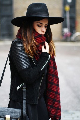 Come indossare e abbinare un borsalino di lana nero quando fa freddo in modo casual: Combina una giacca da moto in pelle scamosciata nera con un borsalino di lana nero per un fantastico look da sfoggiare nel weekend.