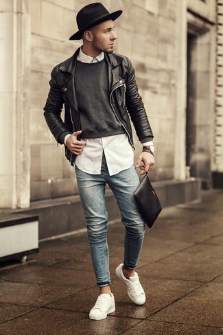 Come indossare e abbinare sneakers basse con jeans aderenti in modo smart-casual: Abbina una giacca da moto in pelle nera con jeans aderenti per un look comfy-casual. Scegli un paio di sneakers basse per mettere in mostra il tuo gusto per le scarpe di alta moda.