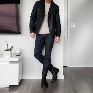 Quale stivali casual indossare con jeans neri per un uomo di 30 anni: Prova a combinare una giacca da moto in pelle nera con jeans neri per un look trendy e alla mano. Scegli un paio di stivali casual come calzature per un tocco virile.