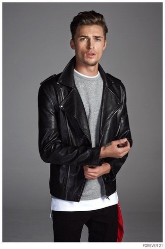 Quale giacca da moto indossare con jeans neri per un uomo di 30 anni in modo casual: Sfrutta gli abiti più adatti al tempo libero con questa combinazione di una giacca da moto e jeans neri.