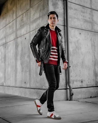 Come indossare e abbinare sneakers alte in pelle bianche e rosse: Combina una giacca da moto in pelle nera con jeans neri per affrontare con facilità la tua giornata. Non vuoi calcare troppo la mano con le scarpe? Calza un paio di sneakers alte in pelle bianche e rosse per la giornata.