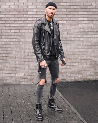 Quale giacca da moto indossare con jeans aderenti grigio scuro per un uomo di 30 anni in modo rilassato: Potresti combinare una giacca da moto con jeans aderenti grigio scuro per un'atmosfera casual-cool. Opta per un paio di stivali casual in pelle neri per un tocco virile.