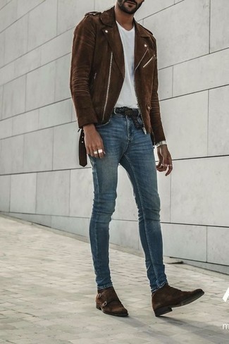 Come indossare e abbinare jeans con una giacca da moto: Prova a combinare una giacca da moto con jeans per un fantastico look da sfoggiare nel weekend. Rifinisci il completo con un paio di scarpe double monk in pelle scamosciata marrone scuro.
