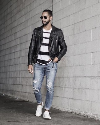 Come indossare e abbinare una giacca da moto con sneakers basse per un uomo di 30 anni: Potresti combinare una giacca da moto con jeans strappati azzurri per un'atmosfera casual-cool. Scegli un paio di sneakers basse per mettere in mostra il tuo gusto per le scarpe di alta moda.