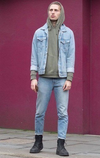 Quale stivali casual indossare con una giacca di jeans azzurra in modo casual: Sfrutta gli abiti più adatti al tempo libero con questa combinazione di una giacca di jeans azzurra e jeans azzurri. Sfodera il gusto per le calzature di lusso e scegli un paio di stivali casual come calzature.