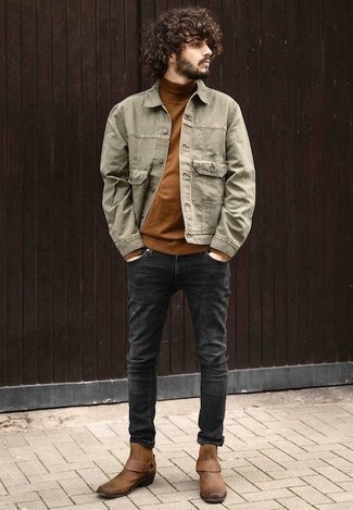 Come indossare e abbinare una giacca di jeans beige con jeans grigio scuro: Prova a combinare una giacca di jeans beige con jeans grigio scuro per vestirti casual. Scegli un paio di stivali chelsea in pelle marroni come calzature per un tocco virile.