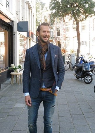 Come indossare e abbinare jeans aderenti blu scuro per un uomo di 30 anni: Metti una giacca di jeans blu scuro e jeans aderenti blu scuro per una sensazione di semplicità e spensieratezza.