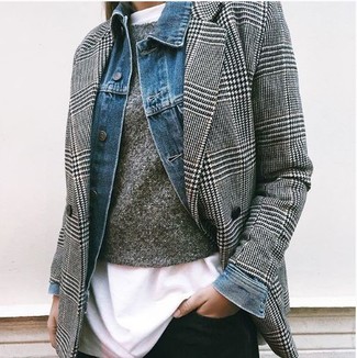 Come indossare e abbinare un blazer doppiopetto con jeans aderenti: Vestiti con un blazer doppiopetto e jeans aderenti per un look trendy e alla mano.