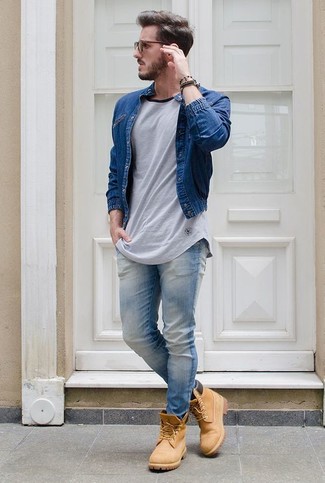 Come indossare e abbinare stivali da lavoro marrone chiaro: Coniuga una giacca di jeans blu con jeans azzurri per un fantastico look da sfoggiare nel weekend. Stivali da lavoro marrone chiaro renderanno il tuo look davvero alla moda.