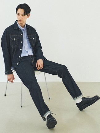 Come indossare e abbinare una giacca di jeans con jeans per un uomo di 20 anni: Combina una giacca di jeans con jeans per un fantastico look da sfoggiare nel weekend. Perché non aggiungere un paio di scarpe derby in pelle nere per un tocco di stile in più?