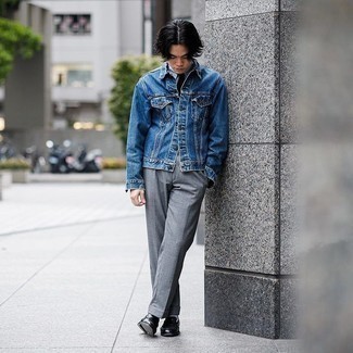 Quale mocassini eleganti indossare con una giacca di jeans blu per un uomo di 30 anni: Prova ad abbinare una giacca di jeans blu con pantaloni eleganti grigi per essere sofisticato e di classe. Completa questo look con un paio di mocassini eleganti.