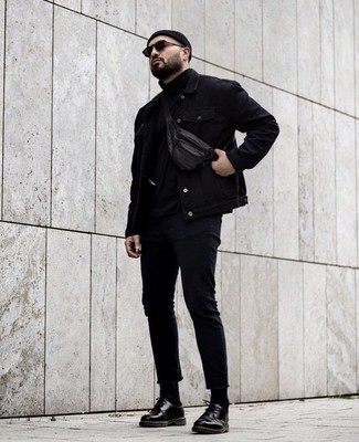 Quale giacca di jeans indossare con jeans neri quando fa caldo in modo smart-casual: Per un outfit quotidiano pieno di carattere e personalità, abbina una giacca di jeans con jeans neri. Sfodera il gusto per le calzature di lusso e opta per un paio di scarpe derby in pelle nere.