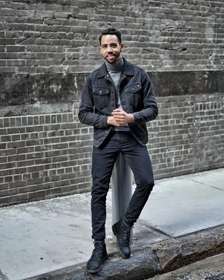 Come indossare e abbinare una giacca di jeans grigio scuro: Coniuga una giacca di jeans grigio scuro con jeans blu scuro per un outfit comodo ma studiato con cura. Completa il tuo abbigliamento con un paio di stivali casual in pelle scamosciata neri.