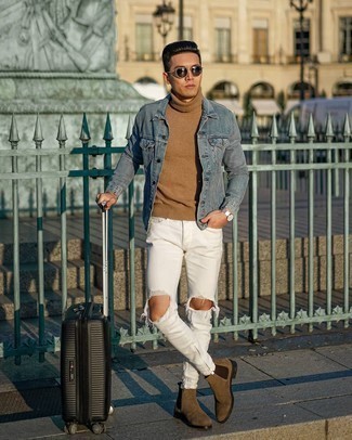 Come indossare e abbinare una giacca di jeans blu scuro con jeans bianchi: Metti una giacca di jeans blu scuro e jeans bianchi per una sensazione di semplicità e spensieratezza. Sfodera il gusto per le calzature di lusso e scegli un paio di stivali chelsea in pelle scamosciata marroni come calzature.