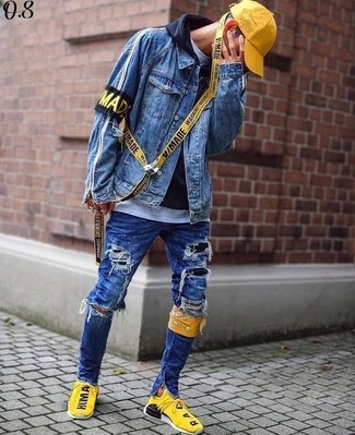 Come indossare e abbinare una giacca di jeans in modo rilassato: Metti una giacca di jeans e jeans aderenti strappati blu per un look comfy-casual. Un paio di scarpe sportive gialle si abbina alla perfezione a una grande varietà di outfit.