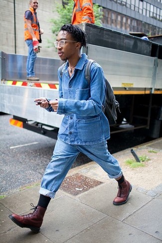 Come indossare e abbinare calzini neri per un uomo di 17 anni: Potresti indossare una giacca di jeans blu e calzini neri per un'atmosfera casual-cool. Impreziosisci il tuo outfit con un paio di stivali casual in pelle bordeaux.