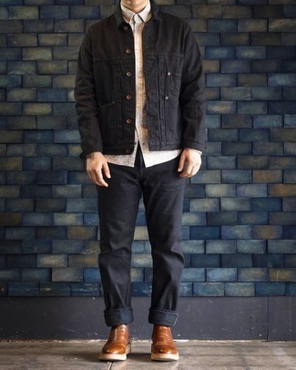 Quale giacca di jeans indossare con jeans neri: Per un outfit quotidiano pieno di carattere e personalità, prova a combinare una giacca di jeans con jeans neri. Abbellisci questo completo con un paio di stivali chelsea in pelle marroni.