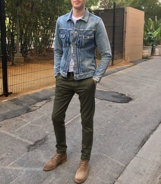 Quale giacca di jeans indossare con chukka beige: Prova a combinare una giacca di jeans con chino verde oliva per vestirti casual. Chukka beige sono una validissima scelta per completare il look.