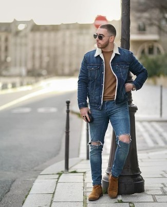 Come indossare e abbinare jeans aderenti: Per un outfit della massima comodità, metti una giacca di jeans blu scuro e jeans aderenti. Sfodera il gusto per le calzature di lusso e scegli un paio di stivali chelsea in pelle scamosciata marroni.