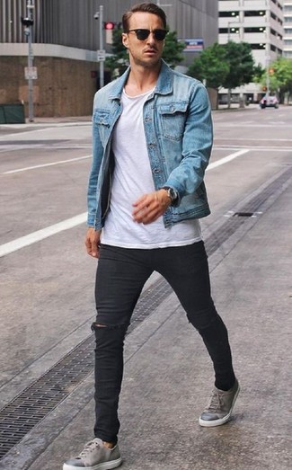 Quale jeans indossare con una giacca di jeans azzurra per un uomo di 30 anni: Prova ad abbinare una giacca di jeans azzurra con jeans per una sensazione di semplicità e spensieratezza. Sneakers basse in pelle grigie sono una gradevolissima scelta per completare il look.