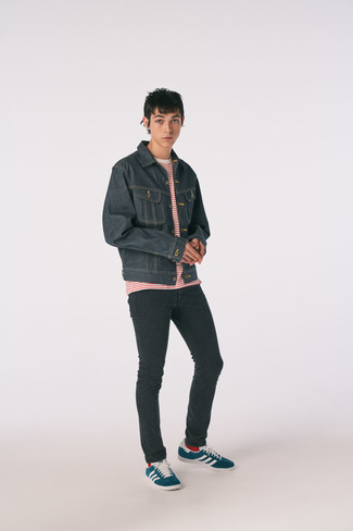 Quale jeans indossare con una giacca di jeans grigia per un uomo di 17 anni quando fa caldo in modo casual: Coniuga una giacca di jeans grigia con jeans per un outfit comodo ma studiato con cura. Un paio di sneakers basse di tela blu scuro e bianche si abbina alla perfezione a una grande varietà di outfit.