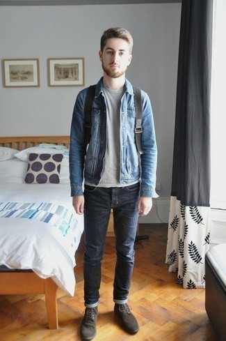Come indossare e abbinare stivaletti brogue per un uomo di 20 anni: Abbina una giacca di jeans blu con jeans blu scuro per vestirti casual. Calza un paio di stivaletti brogue per un tocco virile.