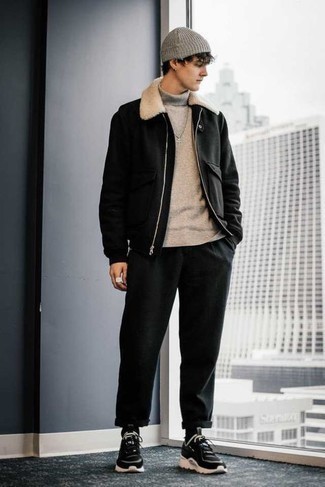 Come indossare e abbinare calzini per un uomo di 17 anni: Indossa una giacca harrington nera con calzini per un look perfetto per il weekend. Scarpe sportive nere e bianche sono una eccellente scelta per completare il look.