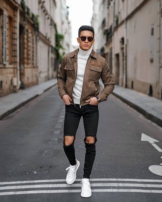 Come indossare e abbinare jeans neri con una giacca marrone per un uomo di 20 anni in modo rilassato: Potresti indossare una giacca marrone e jeans neri per un'atmosfera casual-cool. Questo outfit si abbina perfettamente a un paio di sneakers basse in pelle bianche.