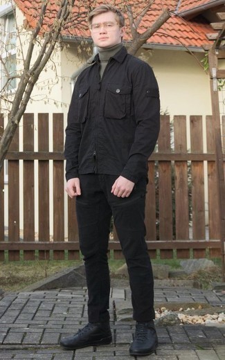 Quale jeans indossare con una giacca harrington nera per un uomo di 17 anni in modo casual: Potresti indossare una giacca harrington nera e jeans per vestirti casual. Non vuoi calcare troppo la mano con le scarpe? Opta per un paio di sneakers alte in pelle nere per la giornata.