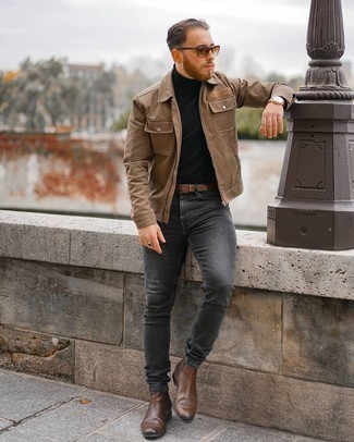 Quale jeans indossare con una giacca harrington terracotta: Mostra il tuo stile in una giacca harrington terracotta con jeans per affrontare con facilità la tua giornata. Scegli un paio di stivali chelsea in pelle marroni per dare un tocco classico al completo.
