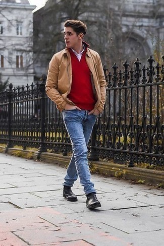 Quale jeans indossare con una giacca harrington marrone chiaro in modo smart-casual: Potresti indossare una giacca harrington marrone chiaro e jeans per un look spensierato e alla moda. Sfodera il gusto per le calzature di lusso e indossa un paio di stivali chelsea in pelle neri.
