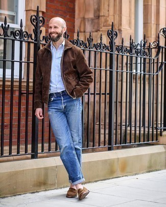 Come indossare e abbinare una giacca harrington terracotta: Combina una giacca harrington terracotta con jeans blu per un look raffinato per il tempo libero. Rifinisci il completo con un paio di mocassini eleganti in pelle scamosciata marroni.