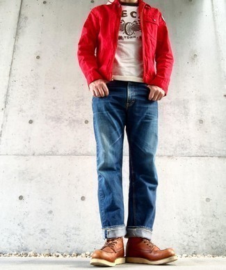 Quale jeans indossare con stivali casual marroni per un uomo di 30 anni in primavera 2025: Prova a combinare una giacca harrington rossa con jeans per una sensazione di semplicità e spensieratezza. Sfodera il gusto per le calzature di lusso e indossa un paio di stivali casual marroni. Una stupenda scelta per essere molto elegante e perfettamente alla moda anche durante la stagione primaverile.