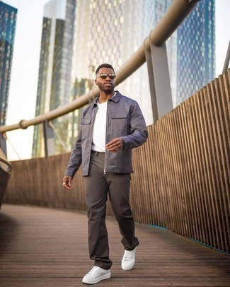 Quale giacca harrington indossare con sneakers basse bianche in modo casual: Coniuga una giacca harrington con jeans marrone scuro per vestirti casual. Sneakers basse bianche sono una interessante scelta per completare il look.