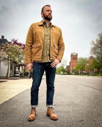 Come indossare e abbinare una giacca harrington: Prova a combinare una giacca harrington con jeans blu scuro per vestirti casual. Prova con un paio di stivali casual in pelle marroni per dare un tocco classico al completo.
