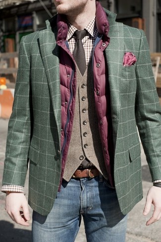 Come indossare e abbinare una giacca melanzana scuro per un uomo di 30 anni: Punta su una giacca melanzana scuro e un blazer scozzese verde scuro per un look elegante ma non troppo appariscente.