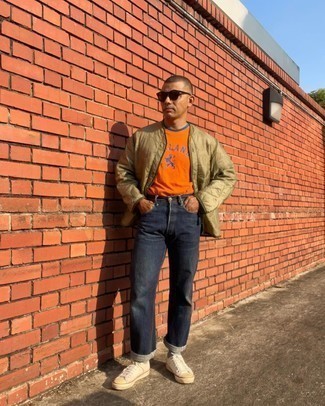 T-shirt girocollo stampata arancione di Moschino