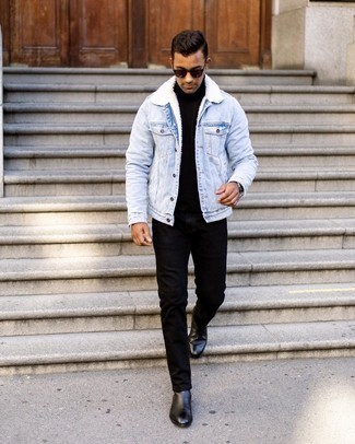 Come indossare e abbinare un orologio grigio quando fa gelo in modo smart-casual: Opta per un giubbotto in shearling di jeans azzurro e un orologio grigio per una sensazione di semplicità e spensieratezza. Un bel paio di stivali chelsea in pelle neri è un modo semplice di impreziosire il tuo look.