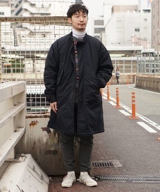 Chino di lana grigio scuro di Taiga Takahashi