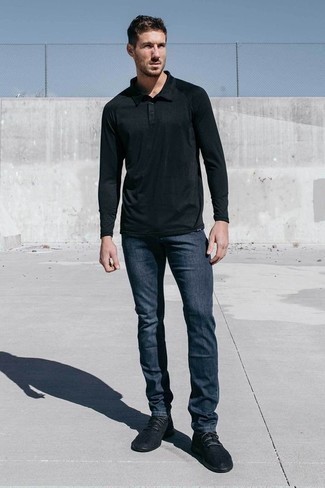 Come indossare e abbinare scarpe sportive con jeans per un uomo di 30 anni quando fa caldo: Metti una maglia  a polo nera e jeans, perfetto per il lavoro. Scarpe sportive daranno una nuova dimensione a un look altrimenti classico.