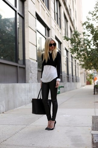 Look alla moda per donna: Maglione corto nero, Camicia elegante bianca, Pantaloni skinny in pelle neri, Décolleté in pelle neri