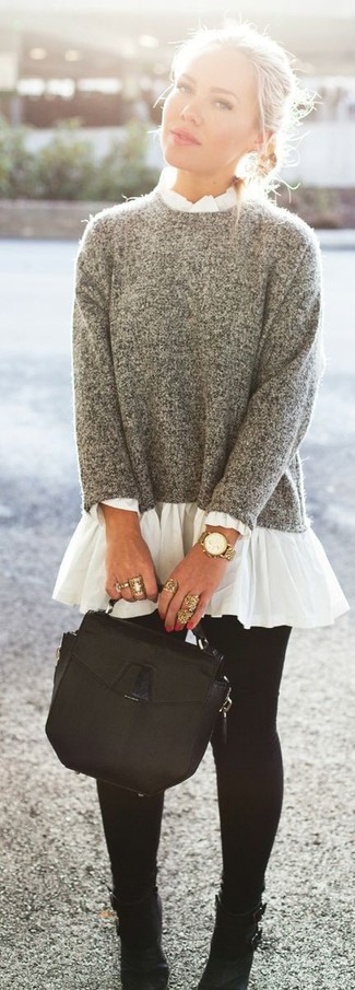 Come indossare e abbinare un anello in modo smart-casual: Indossa un maglione girocollo grigio e un anello per un fantastico look da sfoggiare nel weekend. Stivaletti in pelle neri sono una validissima scelta per completare il look.