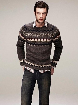 Come indossare e abbinare un maglione girocollo terracotta per un uomo di 30 anni quando fa caldo: Potresti abbinare un maglione girocollo terracotta con jeans grigio scuro per affrontare con facilità la tua giornata.